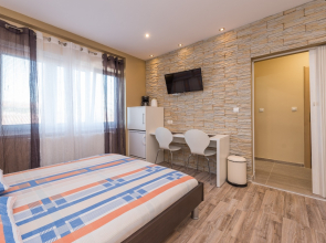 Room Tomo - open pool and pool for children: R1 Sukosan, Zadar riviera