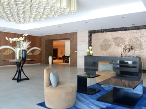 8 Newtown Blvd Apartments