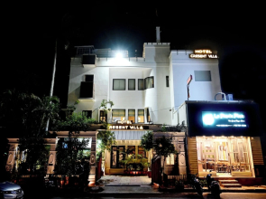 Hotel Cresent Near Assi Ghat