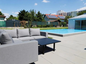 Yellow Flower Apartment with Pool - 5 min to Lake