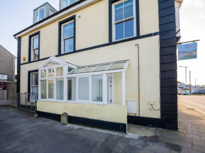 Luxurious 2 Bedroom Apartment With Estuary View