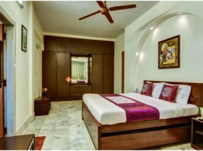 OYO 2080 Apartment near Juhu Beach