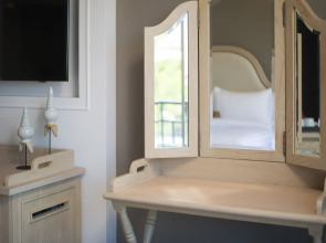 Casa Vimaya Riverside