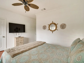 Foley Condo w/ Pool Access: 10 Mi to Gulf Shores!