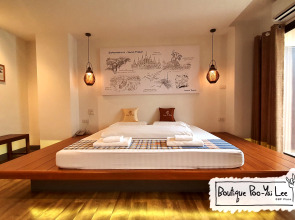 Boutique Poo-Yai Lee