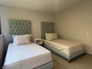 Roma Stay - 2br, Parking -wifi- Sleeps 6 Guests