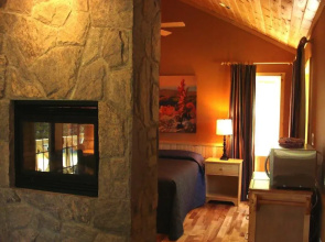 Port Cunnington Lodge Resort