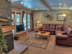 Tannenbaum #105 (Condo with Pool & Hot Tub)