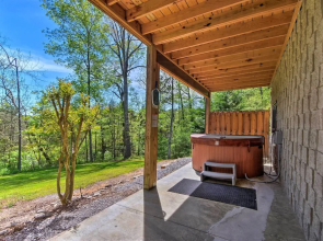 Trenton Cabin w/ Hot Tub - 14 Mi to Lookout Mtn!