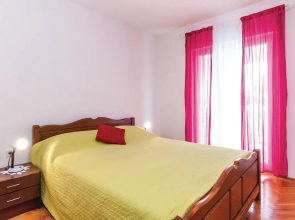 Amazing Apartment in Turanj With 2 Bedrooms and Wifi