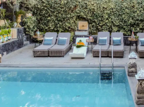 Villa Urbis Taormina, luxury villa in the heart of Taormina with swimming pool & lift