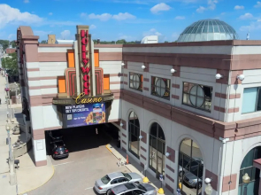 HomeTowne Studios by Red Roof & Conference Center Chicago – N Aurora/ Naperville