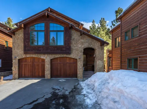 Stonegate #5 5 Bedroom Home by RedAwning