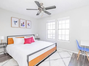 Sola 1BR Work Play Close to Downtown