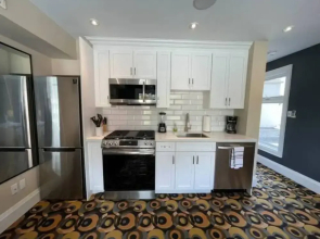 Cozy Downtown Condo Suite