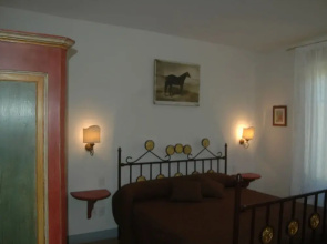 Quaint Apartment in Certaldo with Swimming Pool