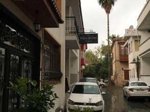 Old Town Deluxe Flats