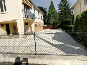 Studio in Bergerac, With Pool Access, Enclosed Garden and Wifi - 800 m