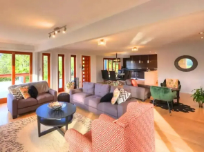 Whalers Watch Luxury Home