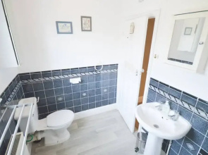 Spacious 3 Bedroom Home in Bath