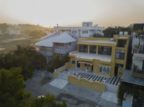 Chandraveer Niwas