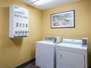 Red Roof Inn & Suites Savannah Gateway
