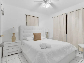 Wynwood Central 2BD Apartment w Parking