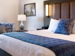 ClubHouse Hotel & Suites - Rapid City