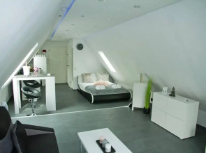 TRUTH Studio - Queensize Bett - Netflix - Küche