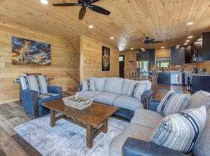 Pet Friendly Cabin Hot Tub, Games & Fishing Pond
