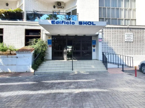 Skol 427 Spacious 1 Bedroom Apartment with Sea Views