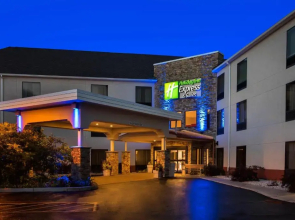 Holiday Inn Express Hotel & Suites Great Barrington by IHG