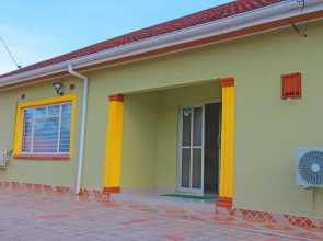 KM Executive Lodge