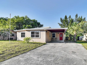 Cozy St Pete Home ~ 2 Mi to Madeira Beach!