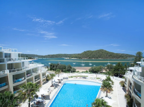 BASE Holidays - Ettalong Beach Premium Apartments