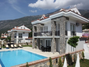 Villa Bello by Villatatilin