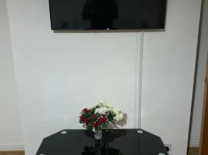 Lovely 2 Bedroom Apartment with free parking