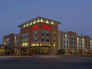 Hampton Inn & Suites Omaha-Downtown