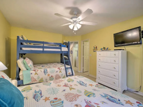 Coastal Home w/ Community Pool < 2 Miles to Beach!
