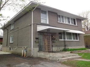 Adib Apartments - 840 Woodroffe Ave, Unit 2