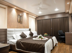 OYO Premium Paltan Bazar