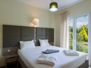 Artemis, Villa With Pool 250m To The Beach