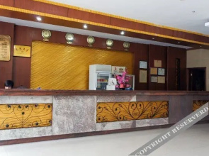 Hongfu Business Hotel (Wanlong City Shopping Center Branch, Heyuan Station)(鸿福商务酒店（河源站万隆城购物中心店）)