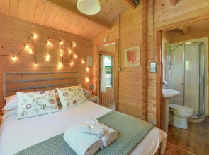 The Cabin with Hot Tub