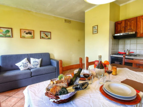 Rustic Apartment in Caprese Michelangelo near Lake