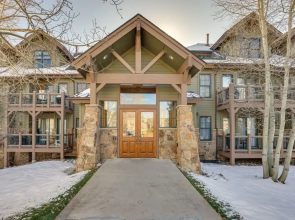 Condo w/ Sauna Access: 3 Mi to Breck Gondola!