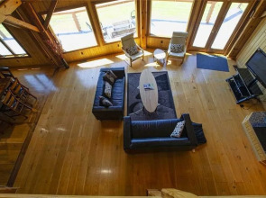 Nautical Getaway 3 Bedroom Home by RedAwning