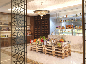 Bab Al Qasr Hotel
