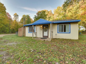 400-acre Outdoor Enthusiast's Lodge in Mancelona!
