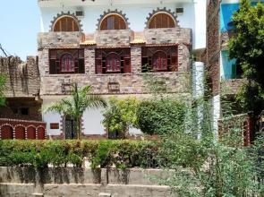 Arabesque Apartments